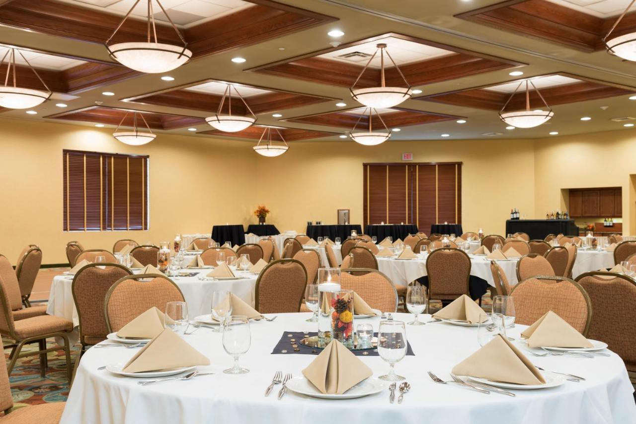 Holiday Inn Midland By Ihg Exteriör bild
